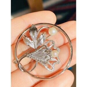 Van Dell Lily circle Japanese saltwater pearl Brooch